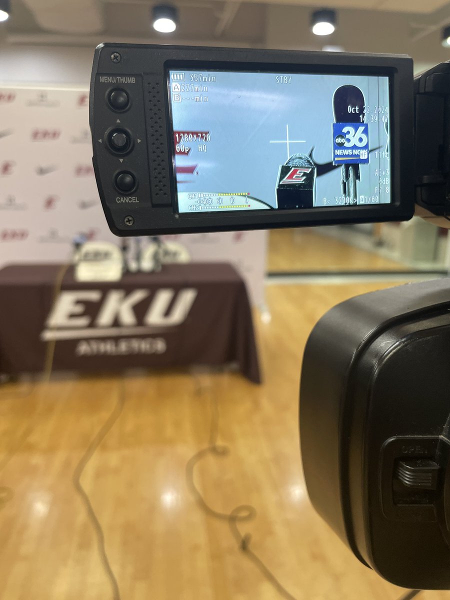ForrestTuckerTV's tweet photo. Richmond ๐
@EKUHoops & @EKUWBB Media Day.
Hear from the Colonel coaches & players soon on @ABC36News.
#GoBigE | #40Strong https://t.co/yyxtXUNCMy