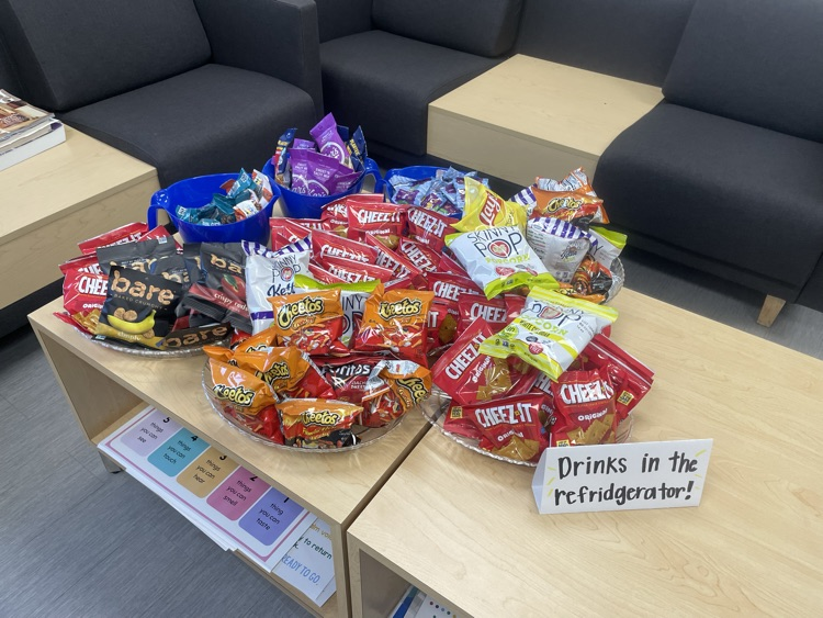 JohnLColbertMS's tweet photo. Mondays are much sweeter thanks to our incredible parents and PTO! Thank you for stocking our pantry with snacks and drinks. 🍫🥤 #Thankful #SchoolLove #JLCMS #JohnLColbert #JohnLColbertMS #OneFPS #MiddleSchool #FPS #Compassionate #Optimistic #Brave #Responsible #Authentic https://t.co/TPySpTXaC1
