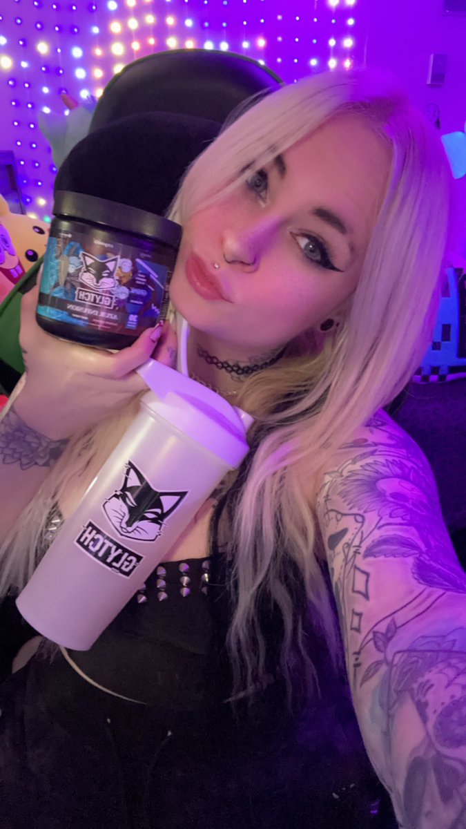 I am obsessed n almost empty on Azur Infusion from <a href="/GLYTCHEnergy/">GLYTCH Energy</a> 
I’m hyped up on caffeine n going 🫰🏻Live! 
Code: Phinxx btw 😘

Come come! Partner path 💜✨
Twitch.tv/cutiephinxx