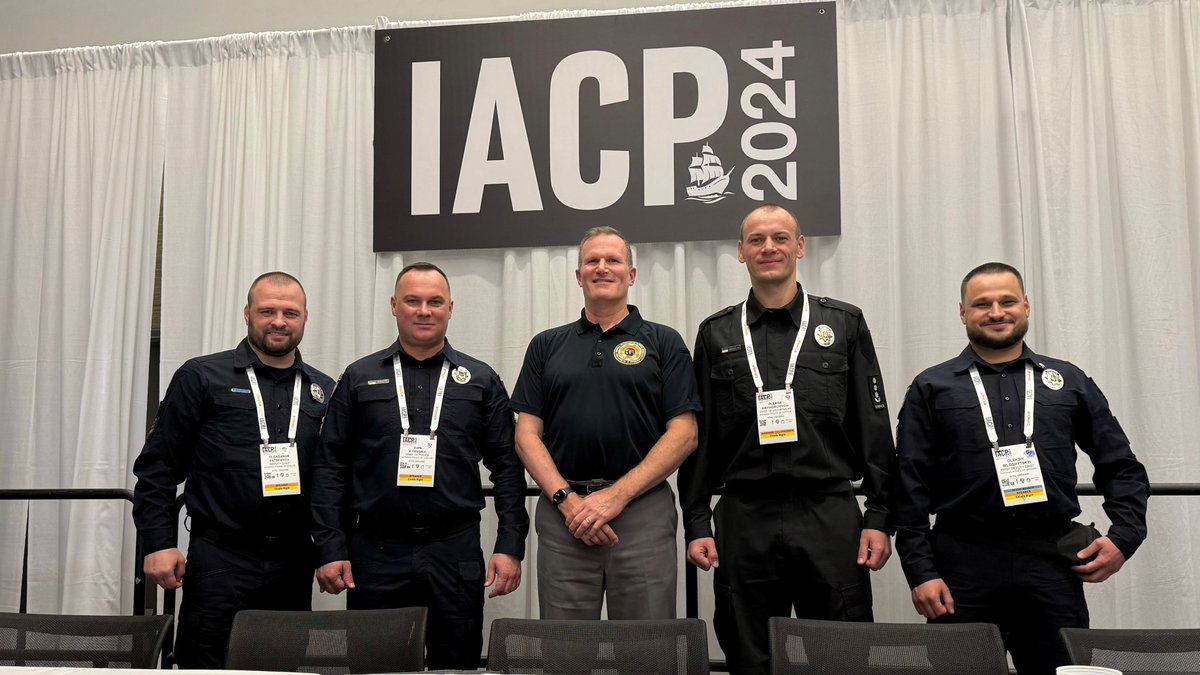 USDOJ_Intl's tweet photo. International Criminal Investigative Training Assistance Program Director Ducot &amp; @TheJusticeDept’s #ICITAP sponsored delegates from over a dozen countries attended #IACP2024 in Boston - where National Police of Ukraine delivered “Policing During War” presentation. @NPU_GOV_UA https://t.co/NZ7PkfysW3
