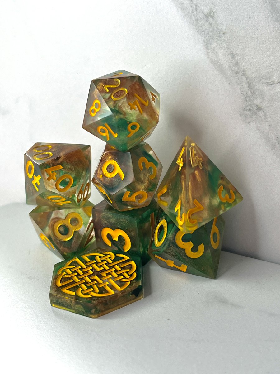 dice rollin'... 𝒇𝒓𝒐𝒈𝒈𝒚 𝒔𝒕𝒚𝒍𝒆 🐸

>> Raven-And-Riddle.com <<

#dnd #dnd5e #dungeonsanddragons #dice #customdice #diceset #customdicery #tabletopgaming #tabletop