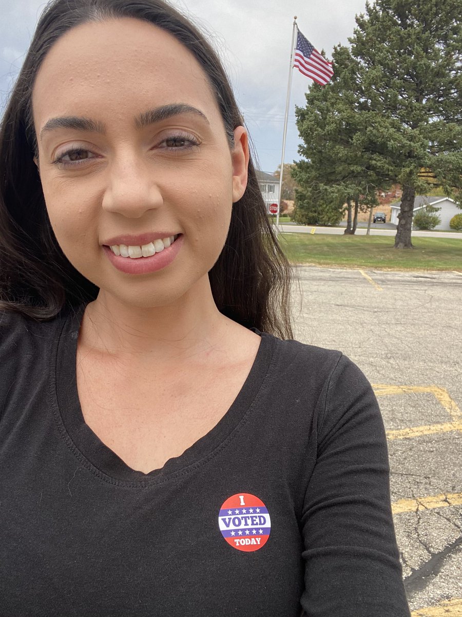 MarissaJBenson's tweet image. Just voted EARLY for @realDonaldTrump @EricHovde @BryanSteil @JulianBradleyWI before heading over to our @WisGOP Hispanic Community Center for our @HovdeWarRoom Bus Tour stop this afternoon! 🙌🏻🇺🇸❤️ LET’S GET THIS DONE, WISCONSIN! 💪🏻🐘

Oh, and only citizens should vote. #VoteYES