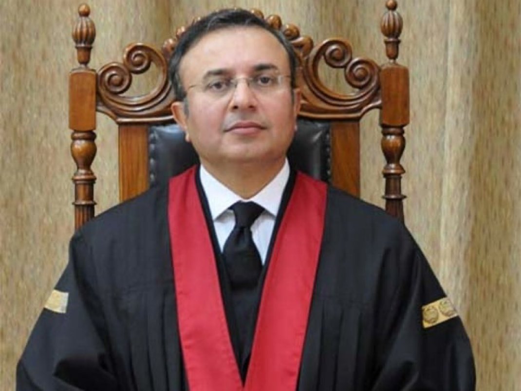 khadijasid751's tweet photo. Justice Mansoor Ali Shah, one of the most witty, upright, honest &amp; finest jurist Pakistan has ever had! A tremendous loss for Pakistan! https://t.co/JK0neyp8Kj