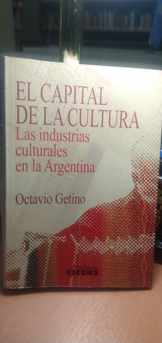 La biblioteca tiene estos dos libros para donar. Solo se entregan a bibliotecas. Presentar carta y firma del bibliotecario/a responsable para retirar.