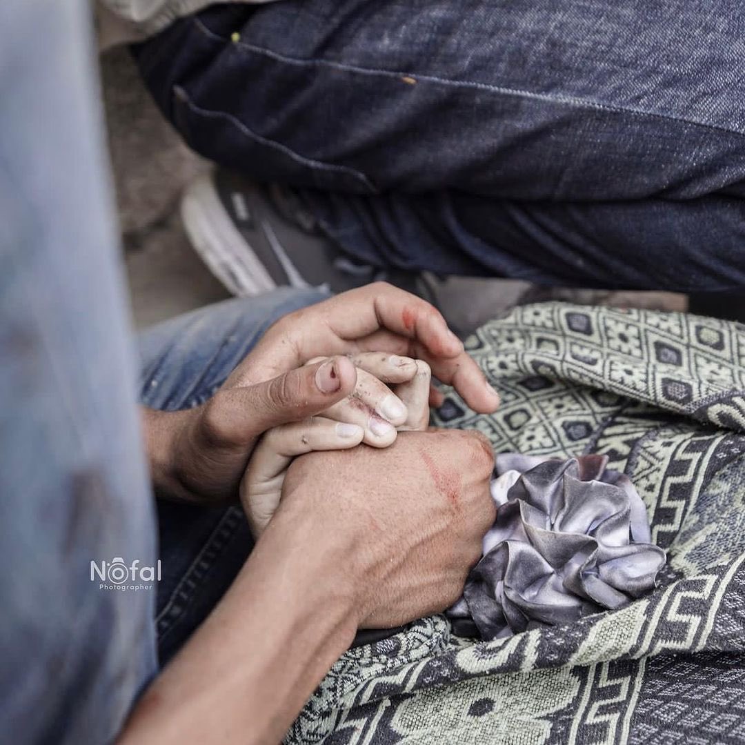 اللمسة الأخيرة، 
حيث يبقى المرءُ عالقاً في يد لن يلمسها مجدداً 💔
#الضاحية_الجنوبية #لبنان