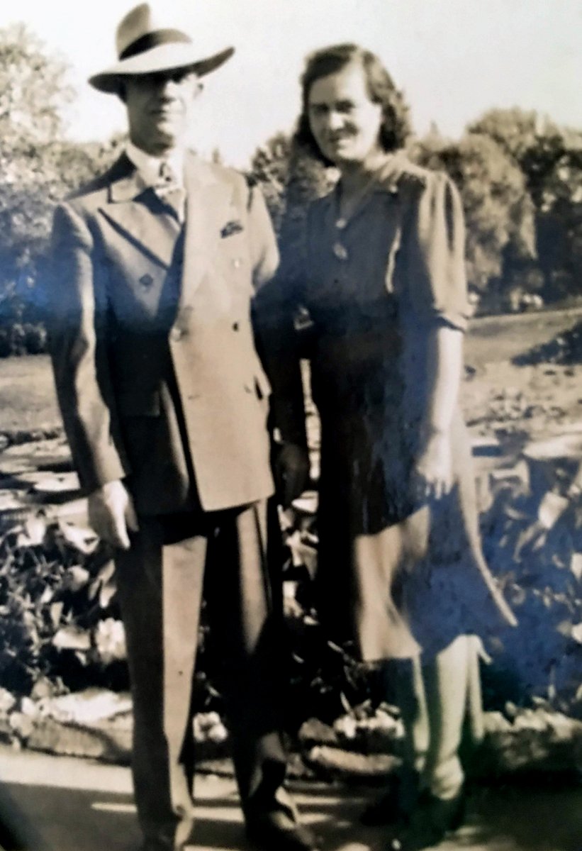 hifiber's tweet photo. @mattdotta1 Interesting connection in here...The Kandy Kakes bowling league in Belleville, IL, where your great-grandparents lived at that time! We should try the cookie. I'm sure Grandma sent them to Dad in WWII. https://t.co/Fd05tuLQmY