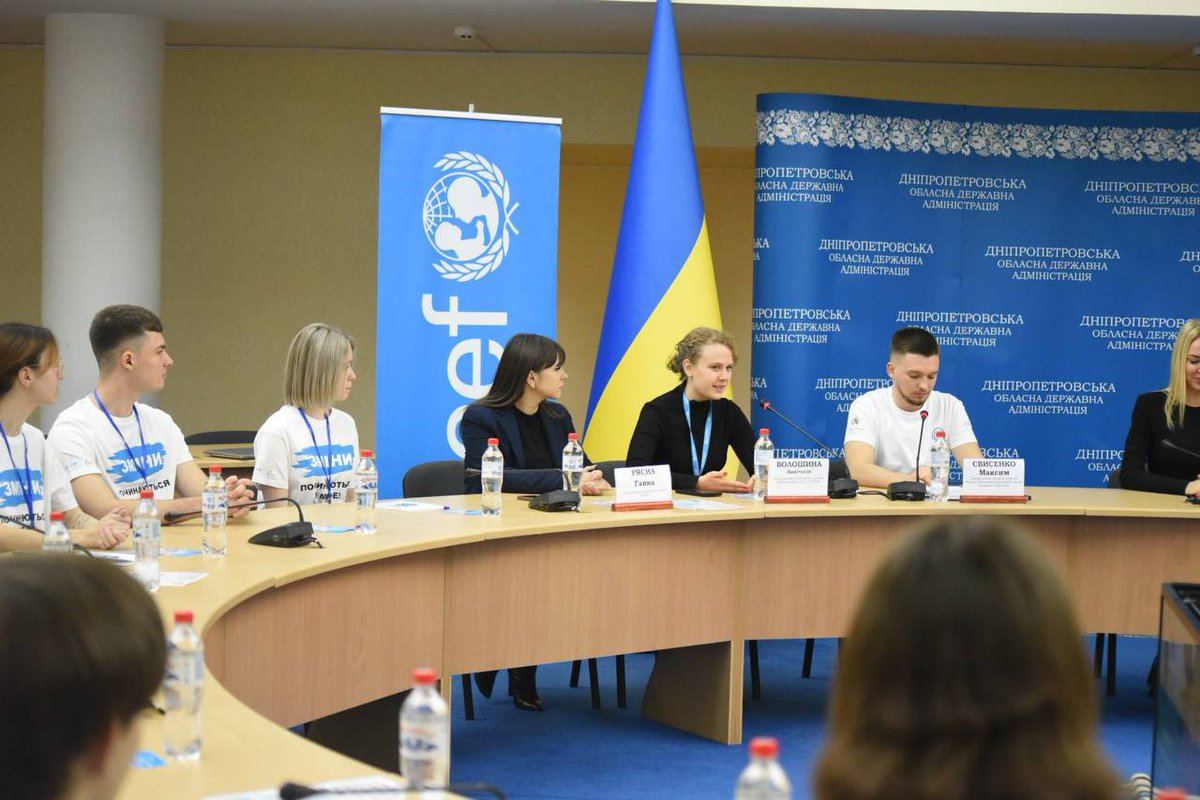 AVoloshyna's tweet photo. 20 young people are now interns at the Dnipro Oblast Administration. They’ll gain hands-on experience in the Education, Youth, and Digital Transformation Departments over the 2 months. Excited about their journey 🧑🏻‍💻 
@UNICEF_UA https://t.co/2dunYIt8ql