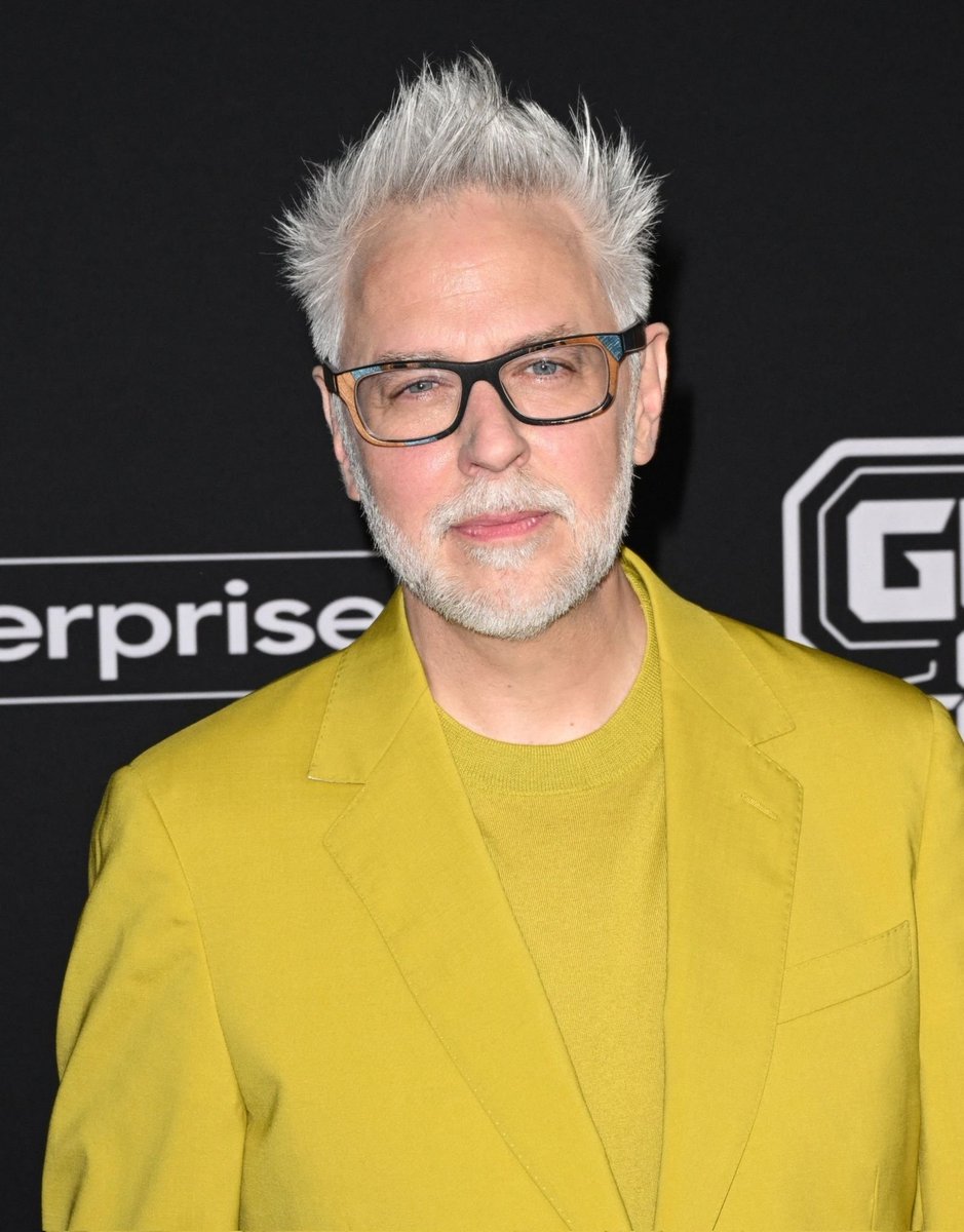 dcuworld's tweet photo. James Gunn on the Lanterns show being grounded

“It’s a very grounded and real series—which is strange to say for a Green Lantern show. But it’s going to be something nobody’s ever seen before”. https://t.co/75rUtdSnOy