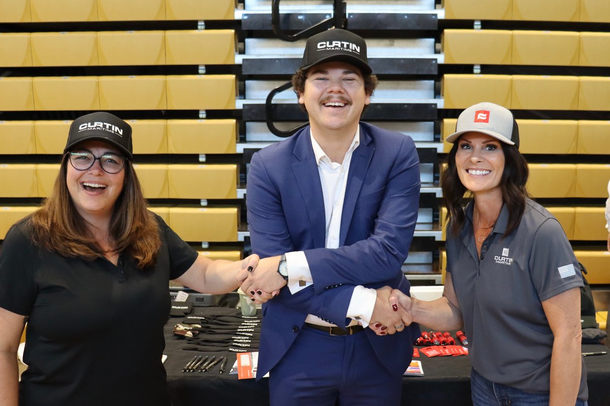 Today, #CalMaritime welcomed 95 companies with 230 representatives to our Fall #CareerFair. Be sure to visit the PEAC to explore various career opportunities before it ends at 2 p.m! Thank you to all of our industry representatives and employers for coming out to participate.🤝💼