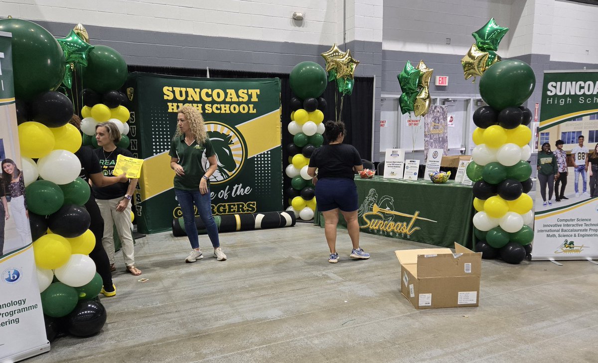 Asci_PBCTE's tweet photo. High Schools are setting up their booths for tonight's Showcase of Schools! #Showcase24 @pbcsd @SDPBCChoiceCTE 2/4 https://t.co/8aK8r3uQoX