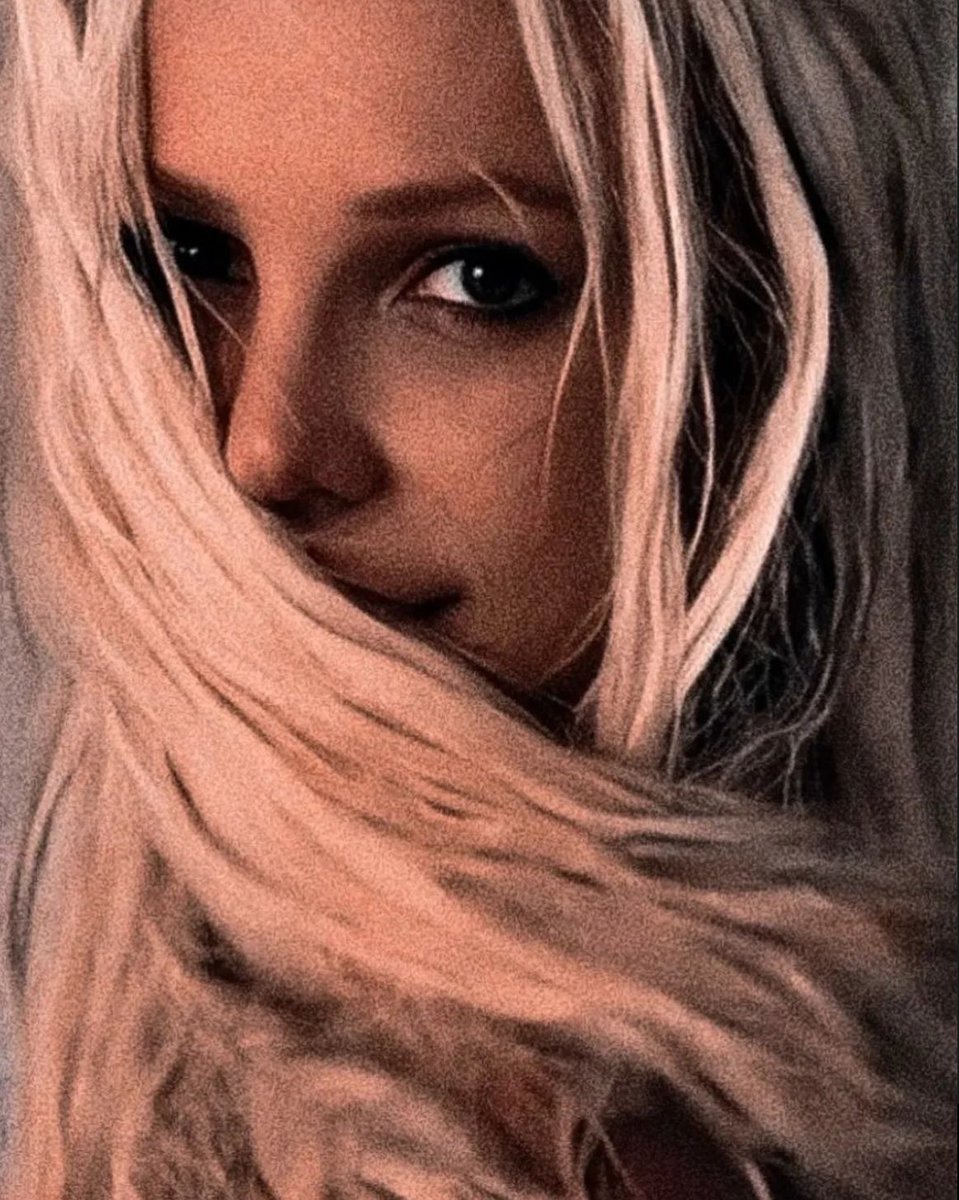 POP EMERGENCY!🚨
Daily Mail afirma que Britney Spears está trabalhando em músicas novas para seu filme. 

“Ela está fazendo música para ser incluída na trilha sonora e está fortemente envolvida no processo.”