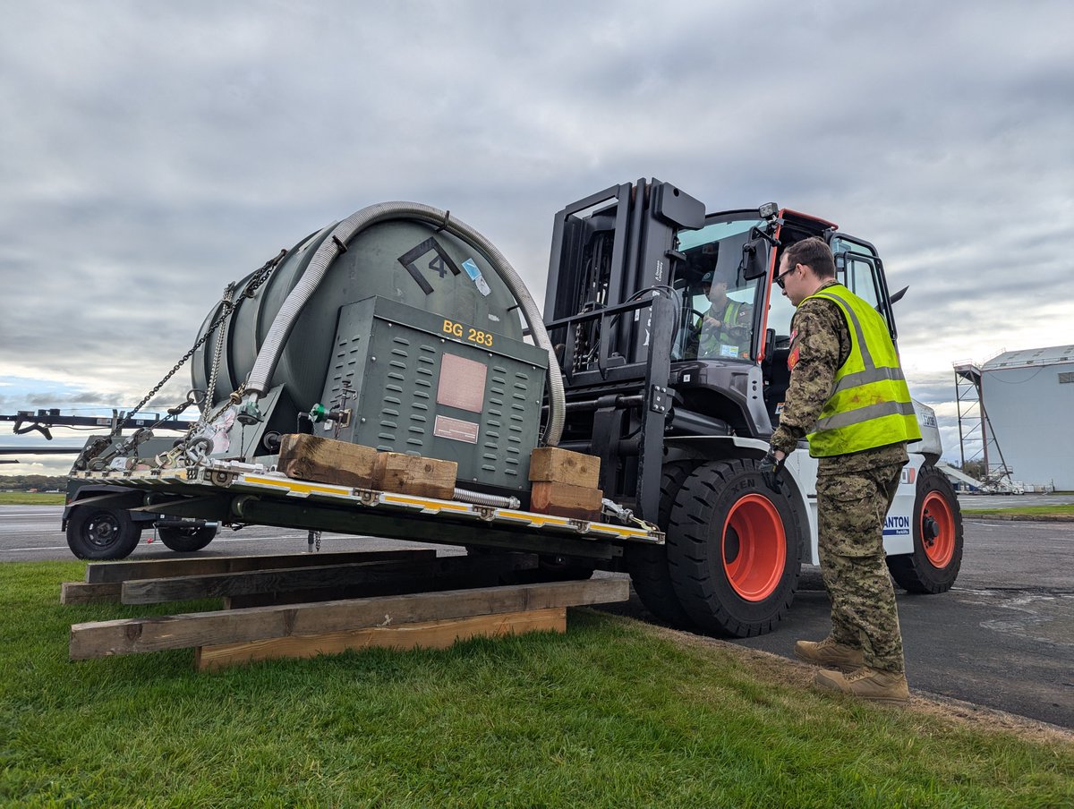 RCAF_ARC's tweet photo. The #RCAF’s Air Task Force Prestwick recently passed the threshold of 20 million pounds cargo transported in support of Ukraine under #OpREASSURANCE, all while also supporting #OpIMPACT in the Middle East and #OpPRESENCE in Africa. @CJOC_COIC https://t.co/uOhWfbZvu1