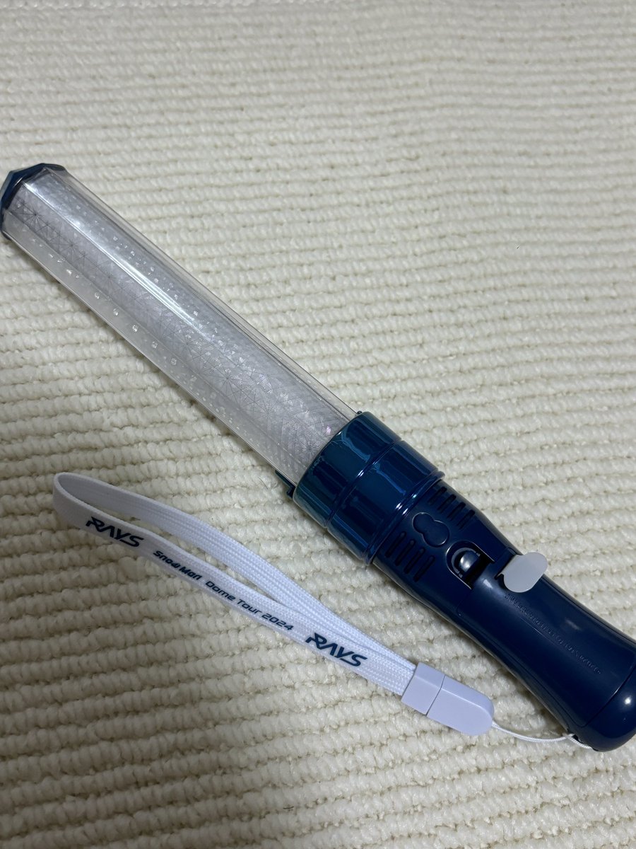 ペンライトも発色良い✨ それに！！！ ドライバー不要の蓋にしたの