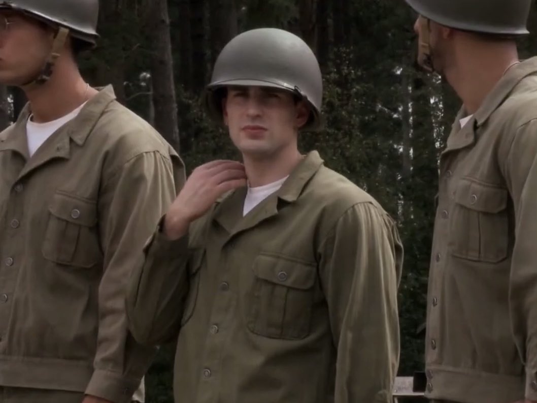 stevrogersfiles's tweet photo. post-serum steve in pre-serum steve https://t.co/ZTqFtb2o0D