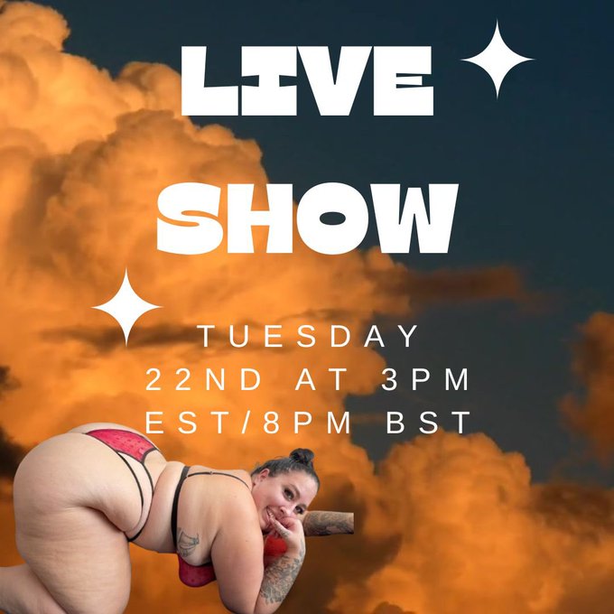 Are you coming to my live show later?? ? 
Link in comments ? https://t.co/Cr4cGwh4Gp