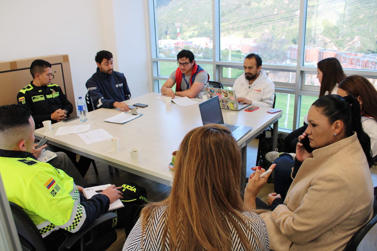 Desde nuestro Consejo Local de Seguridad seguimos trabajando, de manera articulada, con todo nuestro equipo de la <a href="/UsmeAlcaldia/">Alcaldía Local de Usme</a>, las entidades de <a href="/Bogota/">Alcaldía de Bogotá</a>, <a href="/PoliciaBogota/">Policía Metropolitana de Bogotá</a> y <a href="/personeriabta/">Personería de Bogotá</a> para lograr que #UsmeCamineSegura.

¡No vamos a parar! 🫡💛❤️