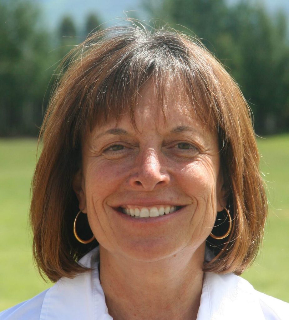 #pedestrianSafetyMonth Robye's Story - We Save Lives shar.es/aghGAD 
Robye was a pedestrian when she was hit by an 18 year old distracted driver. The driver didn't see her until she hit the windshield. Can you imagine being that distracted while driving? Robye suffered