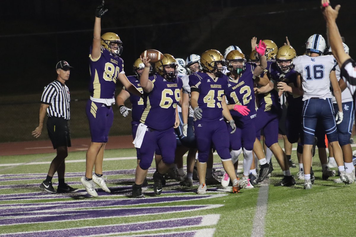 RyanFitz2027's tweet image. Game winning TD to end the season beating Lewis Central last night. Feels like it just got started after my injury and it’s already done but a hell of an ending. Thanks for all the support and the shout out @MrClaysClass . #ftau @NHSFB_ @ncsa