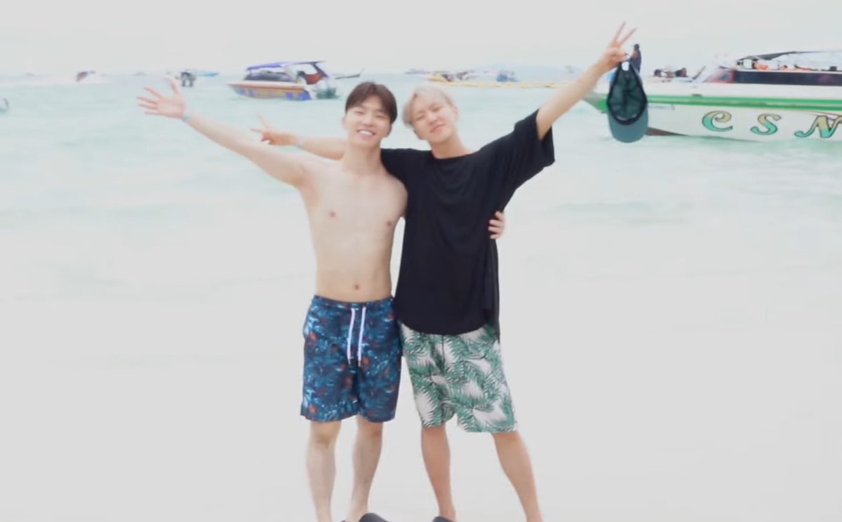archivesoonchan's tweet photo. soonchan beach getaway 🌊 https://t.co/rJbhwhOL4W