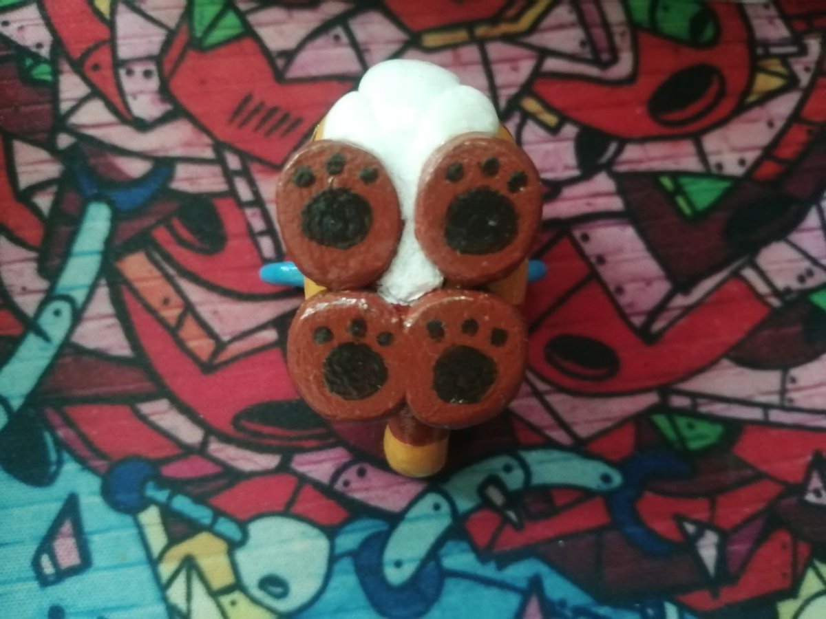 karikarikosh's tweet photo. Besides drawing, I also like to make clay figures. Here is one of them - The cat-bee, which serves as a stand for my stylus
#handmade #Clay #figure https://t.co/7h2vWzvL8b