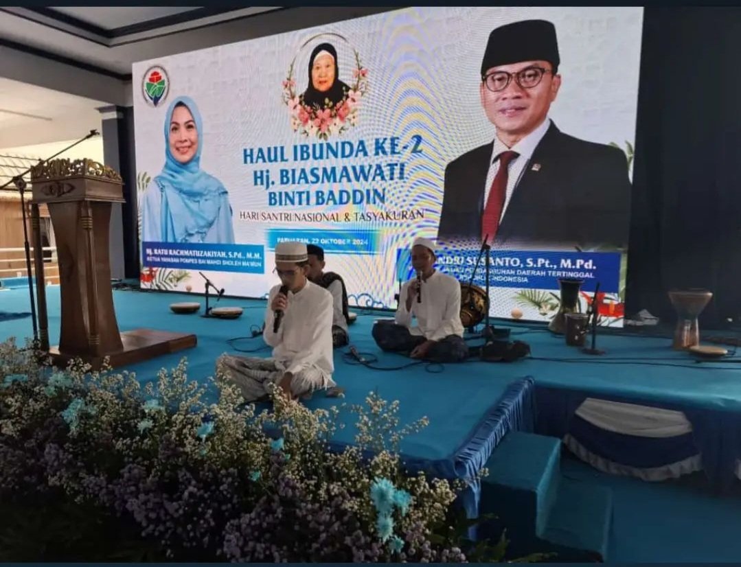Perasaan Yandri Susanto sudah minta maaf karena menggunakan Institusi Kemendes untuk acara pribadi dan kampanye politik terselubung

Tapi, acara tetap berjalan dengan backdrop Kementerian Desa, bukan tidak mungkin pakai ANGGARAN dari Kementerian Desa

Jadi sebenarnya minta maaf