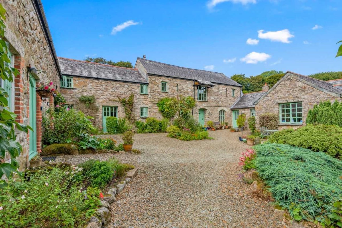 aroundaboutbrit's tweet photo. ⭐ October Half Term Availability ⭐ 
Badgers Sett Holiday Cottages have availability this October Half Term. Book a well-deserved holiday for the whole family in Cornwall. 📅

🏡 Self Catering
https://t.co/f7976dEmyu

#SelfCatering #Holiday #OctoberHalfTerm #Availability #StNeot https://t.co/HLWDt9G98q