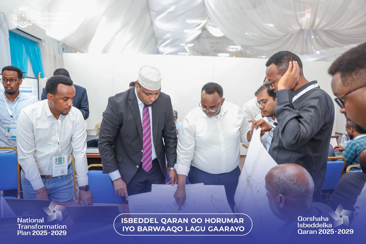 MoPIED_Somalia's tweet photo. Today, H.E. @HonBeenebeene, Minister of @MoPIED_Somalia, visited the National Transformation Plan (NTP) labs. Experts from FGSand international partners are collaborating on strategic sectors such as energy, infrastructure, and agriculture. https://t.co/D7llkrLoU4