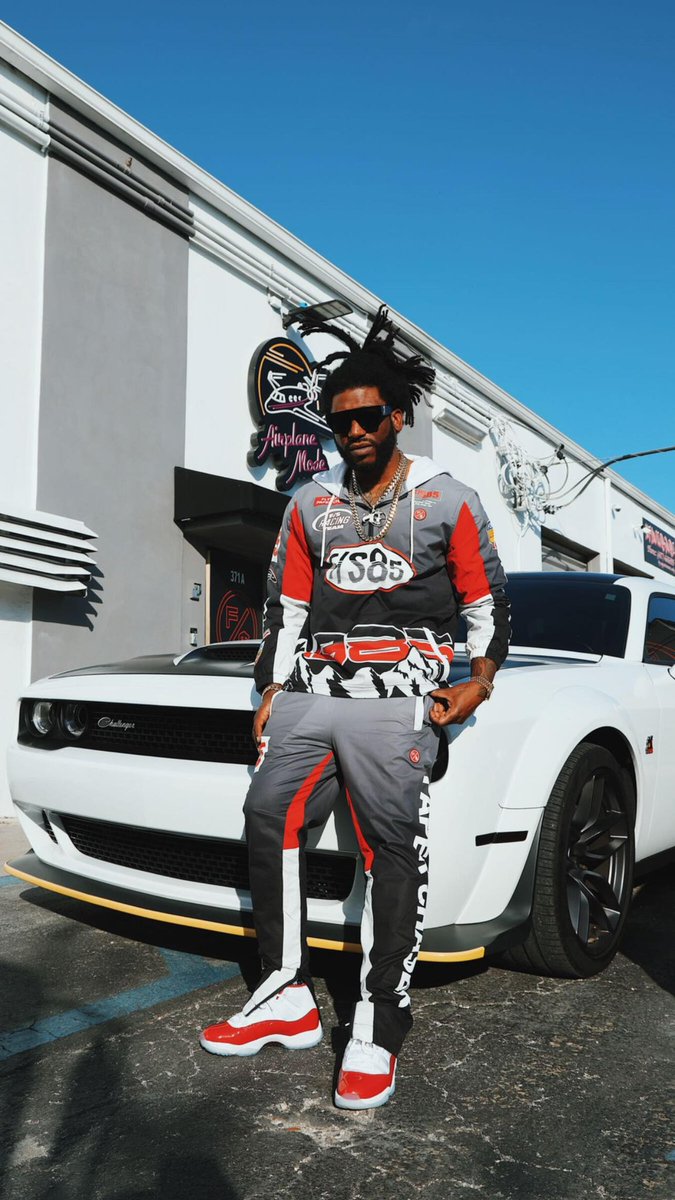 Lathreadz Couture tweet media