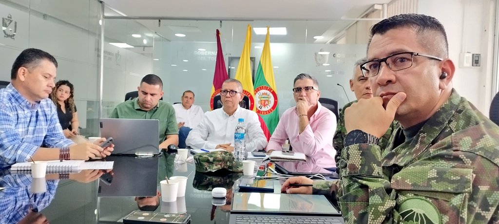 Ejercito_Div5's tweet photo. #Ahora El Comandante de la #QuintaDivision y de la #SextaBrigada, participa en la mesa de seguridad departamental en el marco de la Feria Internacional del Café, en el municipio de Planadas - #SurDelTolima, donde se ratifica el compromiso por al seguridad.

#PlanAyacucho https://t.co/cmgXwlUnjE