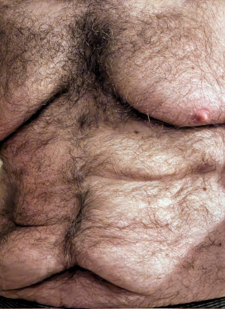 Wer mag mir durchs Fell kraulen?
#gaybear #hairygay