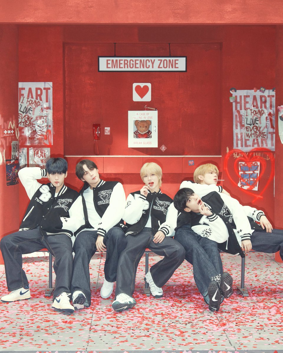 The Star Chapter: SANCTUARY - Concept Photo 'LOVER' 
🌟 bit.ly/3zXBt9O 

#투모로우바이투게더 #TOMORROW_X_TOGETHER #TXT 
#TheStarChapter #SANCTUARY #TXT_LOVER