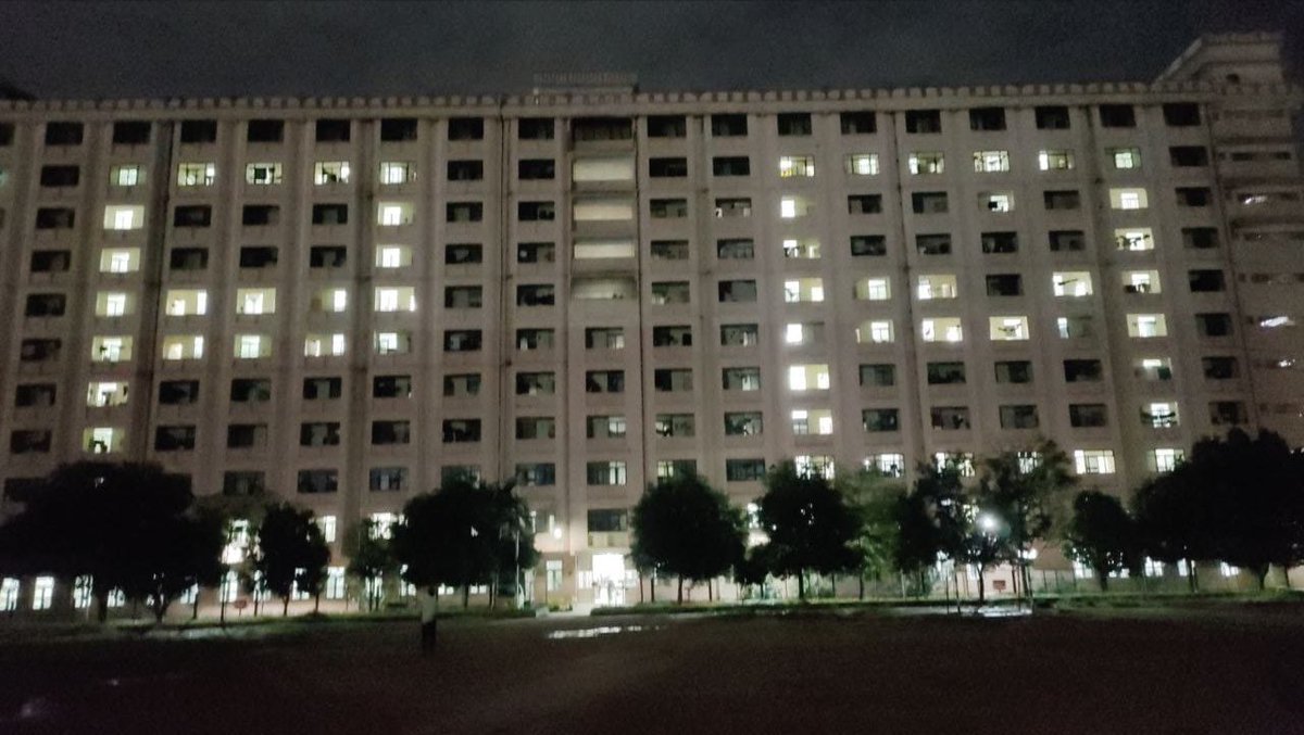 TrendsPrabhas's tweet image. Amirata College Campus 
Bengaluru Rebels 🔥🔥🔥 

#PrabhasBirthdayCelebrations 
#Prabhas 
#HappyBirthdayPrabhas