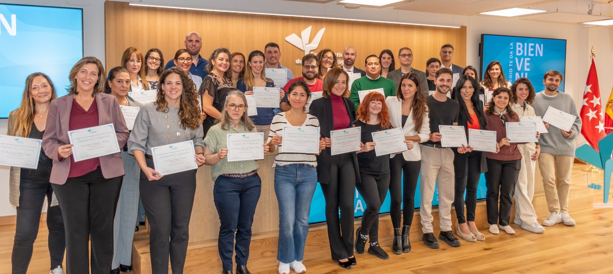 📸Hemos celebrado en nuestra sede el Acto de Bienvenida a las psicólogas y psicólogos que se han colegiado en el tercer trimestre del año. 

Las nuevas colegiadas y colegiados han recibido sus Diplomas de Colegiación, entregados personalmente por la Vicedecana, <a href="/Timanfaya_Psic/">Timanfaya</a>