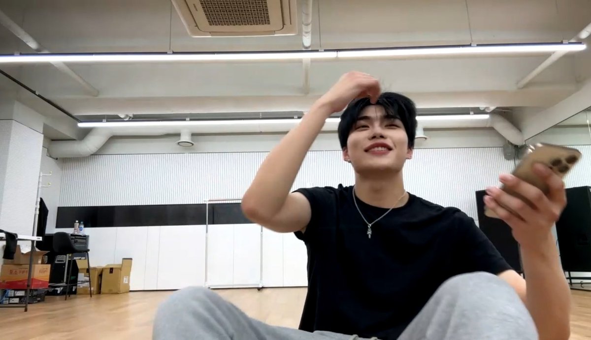 parkgwkz's tweet photo. 😵‍💫😵‍💫 https://t.co/PqV0QFW4uq