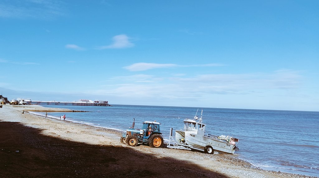 AcademyCromer's tweet photo. Yr 8 Geography trip, looking at sea defences and groynes.
Lovely to also watch the local fisherman bringing in their catch!
We are so proud of our town's heritage and the links we have to our House System.
#Davies #Blogg #Sadler #Shipp
#lifeboat #pier #lighthouse #church https://t.co/uVSmyVjYAv