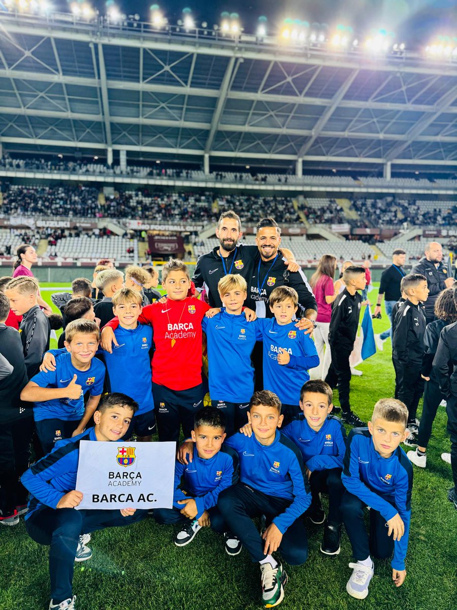 BarcaAcademy's tweet photo. La BA Zurich va disputar la Invincibili Kup a Torí amb els equips U10 i U12 vs. equips com l'Inter Milà, Juventus, Manchestrer City i AC Milan entre d'altres. 

Gran experiència per als nois que van gaudir d'un ambient extraordinari de futbol i companyonia

🔵🔴 #ForçaBarça https://t.co/dChOZ0JXsQ