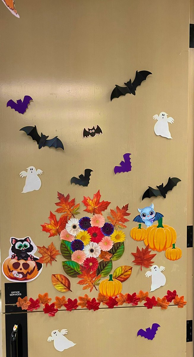 SingleYegChick's tweet photo. Just getting the office ready..
#TimeToGetSpooky https://t.co/KMlTwROO4t