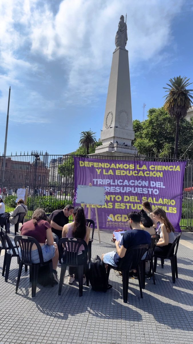 RAICYT_Ar's tweet photo. Acompañamos a los estudiantes y docentes en su reclamo por mejoras salariales y en rechazo al veto a la Ley de Financiamiento Universitario.
Habrá clases públicas hasta las 18 en Plaza de Mayo.
Invitamos al presidente a venir, siempre se aprende mucho en la Universidad Pública. https://t.co/3gsWSKESrC