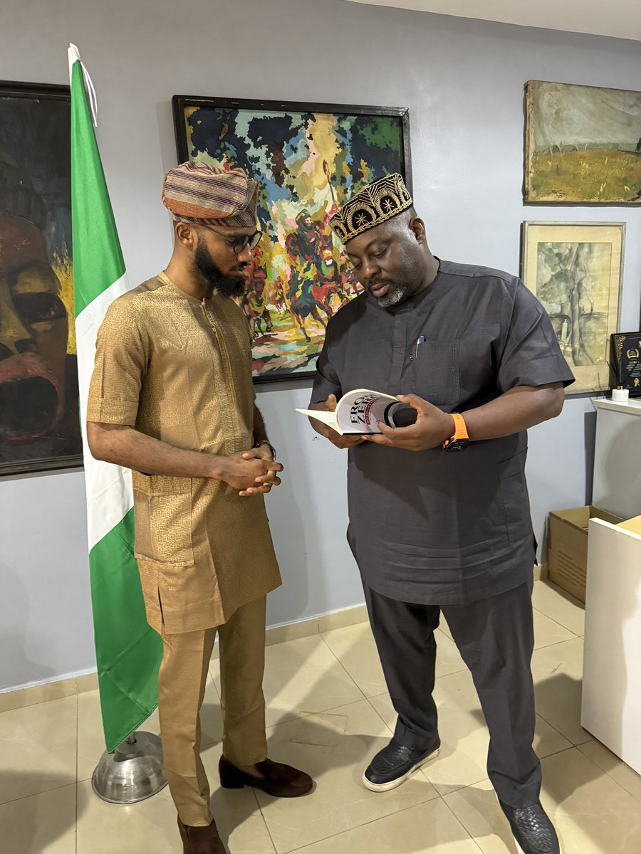 DrayConcepts's tweet photo. Honored to meet with the Director General of the National Council for Arts and Culture, @ncac_nigeria Obi Asika, and share a moment with ‘From Zero to Entrepreneur!’ 

Excited for the journey ahead!

#FromZeroToEntrepreneur https://t.co/Ini81oMqca