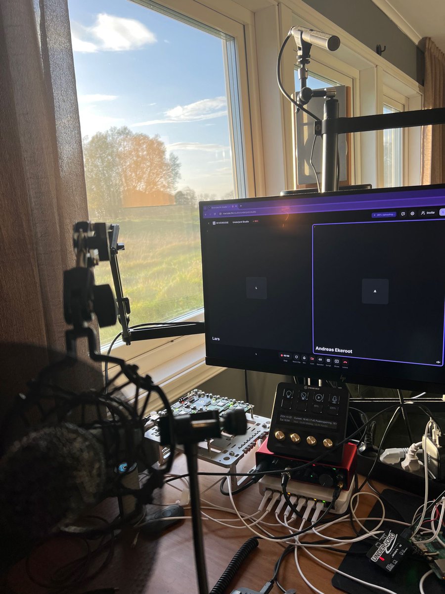 Chill pod recording. Nice light outside.