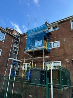 The team is fully dedicated, ensuring project security with Mainsfree Scaffold Alarms, Communicators, and relocating satellite dishes for residents. Keeping service uninterrupted, even when the sun shines, makes for a great day outdoors. #alarms #cctv #timberhoarding #besafe