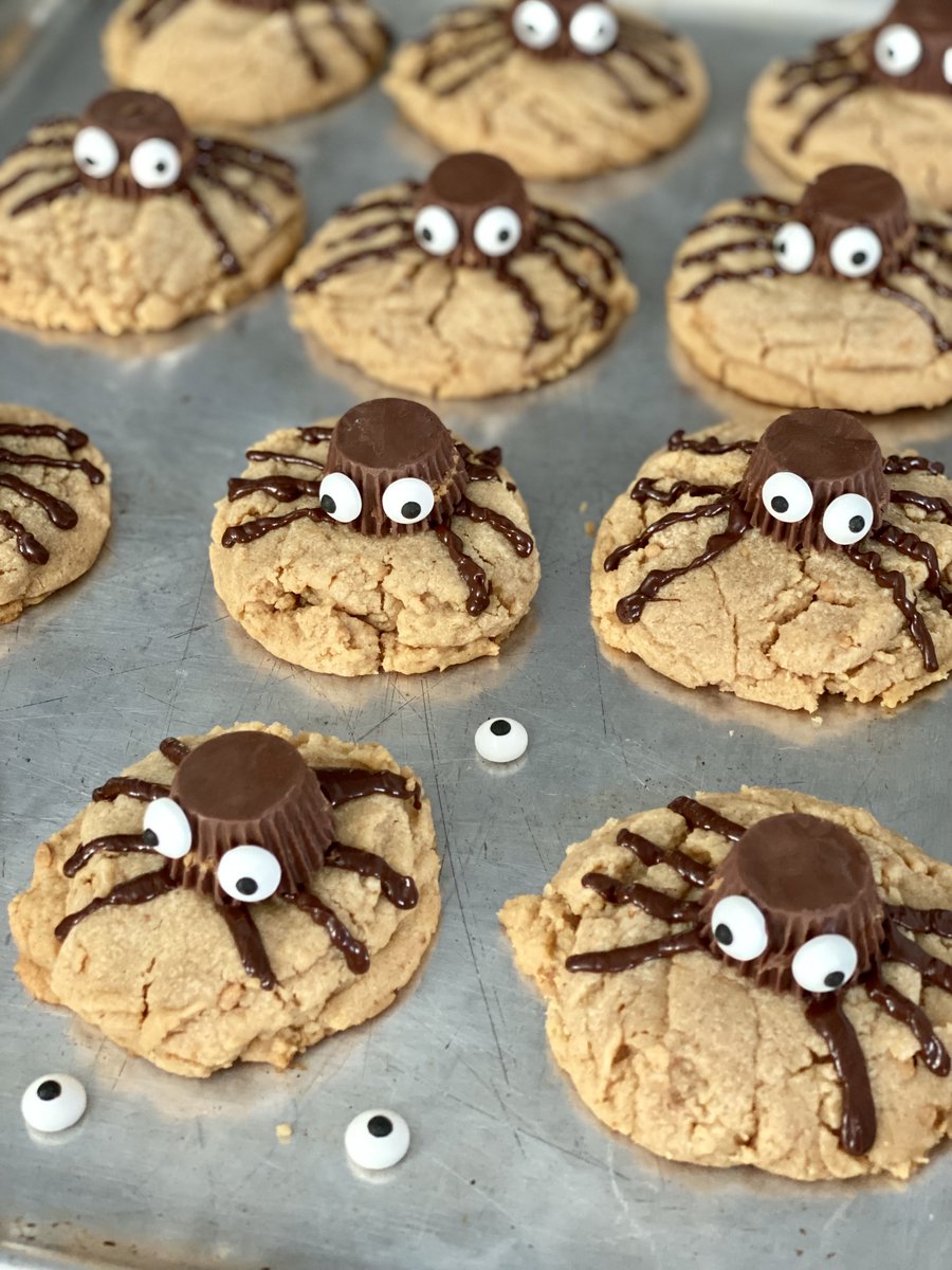 With Halloween just around the corner here's a fun recipe to try out. These chewy and moist cookies with Reese’s Peanut Butter Cup spiders are a must for peanut butter lovers!
puremaple.co.uk/2021/10/22/pea… 🎃
#puremaplesyrup #Halloween #cookies