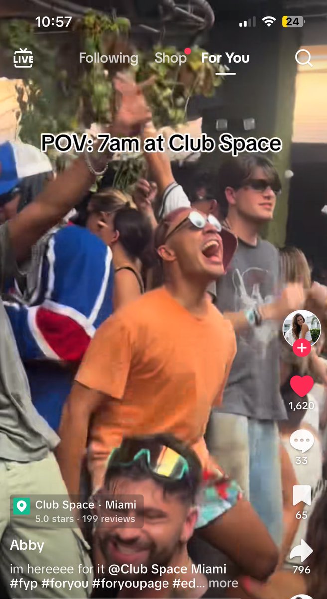 harlot de tits tweet media