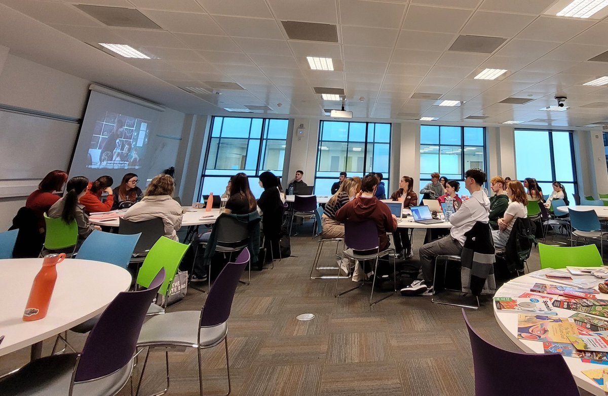 Dr_EBowman's tweet photo. It's always such a pleasure to host @langsconnect_ie and practicing Primary teacher Ronan Barrett to talk about the Say Yes to Languages Primary initiative to our BEd students before they go on Placement @SchoolofEdUCD @ucddublin #Languages #mfl #dn760 #teaching https://t.co/gwz18F36cd
