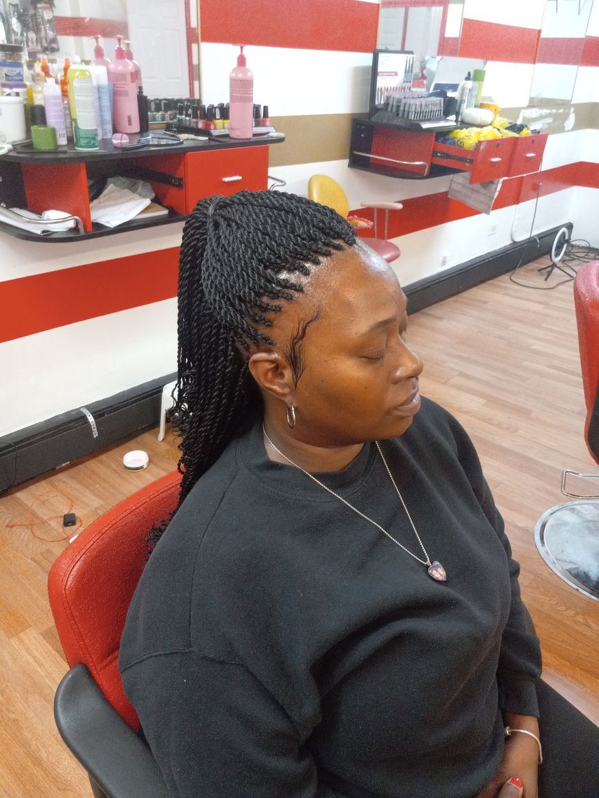 augusta_hair's tweet image. Say goodbye to bulky braids! Our knotless braid technique offers a natural and comfortable style. Come to Augusta's Braid And Beauty today to transform your look today! 

#KnotlessBraid
chicagohairbraiding.com