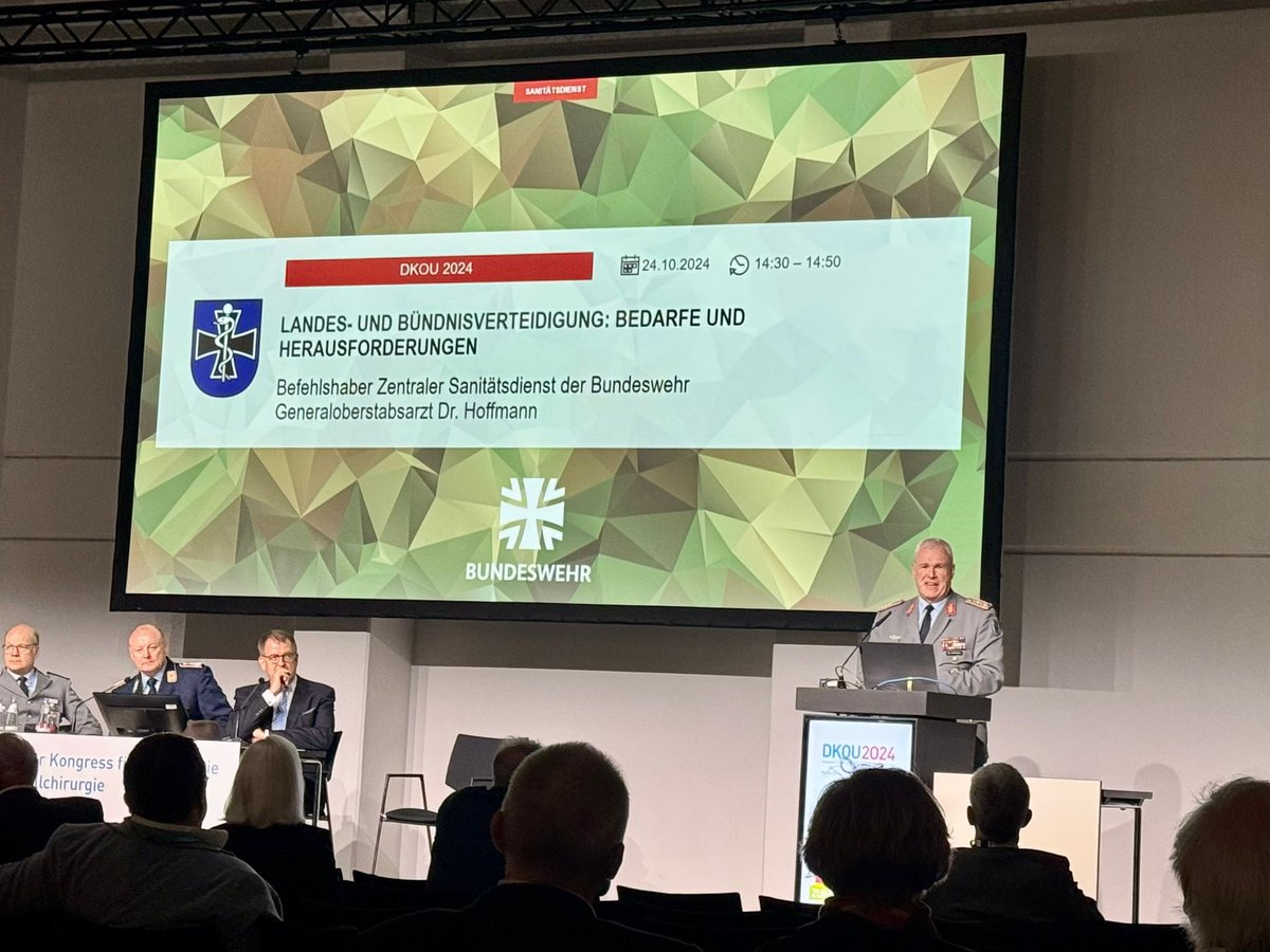SanDstBw's tweet photo. Deutscher Kongress für Orthopädie & Unfallchirurgie #DKOU in Berlin:
@InspekteurSan & Fachleute aus dem #Sanitätsdienst diskutieren mit Expert|innen aus dem #Gesundheitswesen über Forschung, Reformen & Nachwuchs. Im Fokus: die Zukunftsfähigkeit der medizinischen Versorgung in 🇩🇪 https://t.co/saKLglPqKw