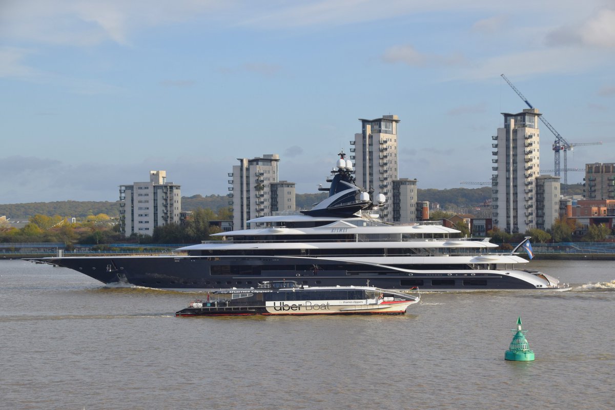 AJBC_1's tweet image. The #SuperYacht #KISMET truely is an &quot;Uber&quot; boat - Meteor Clipper is &quot;just&quot; an @thamesclippers Uber Boat..... !!  😀

#dlr_blog #Thames #London #LondonPortCity