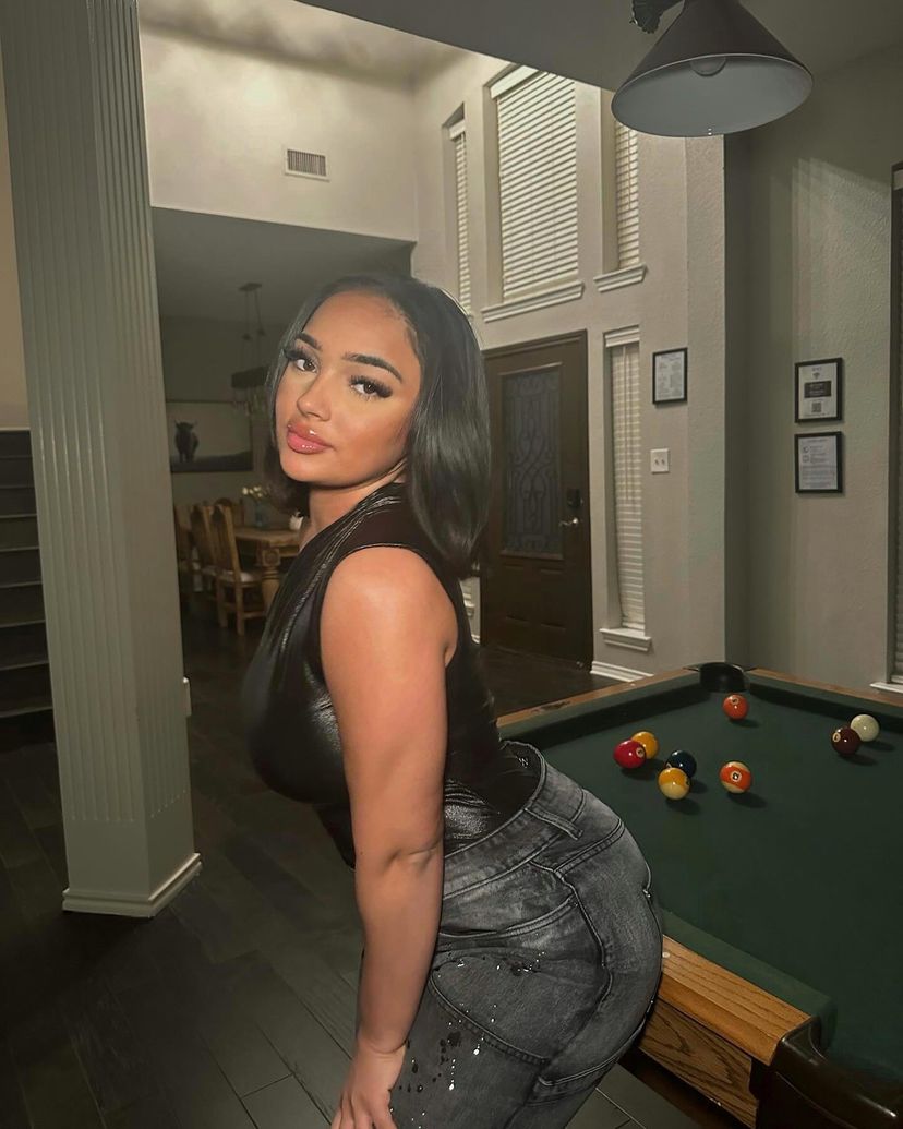 QUEENOOU's tweet photo. Well, drinks were $30. Send 💅 https://t.co/0COrws3ru0