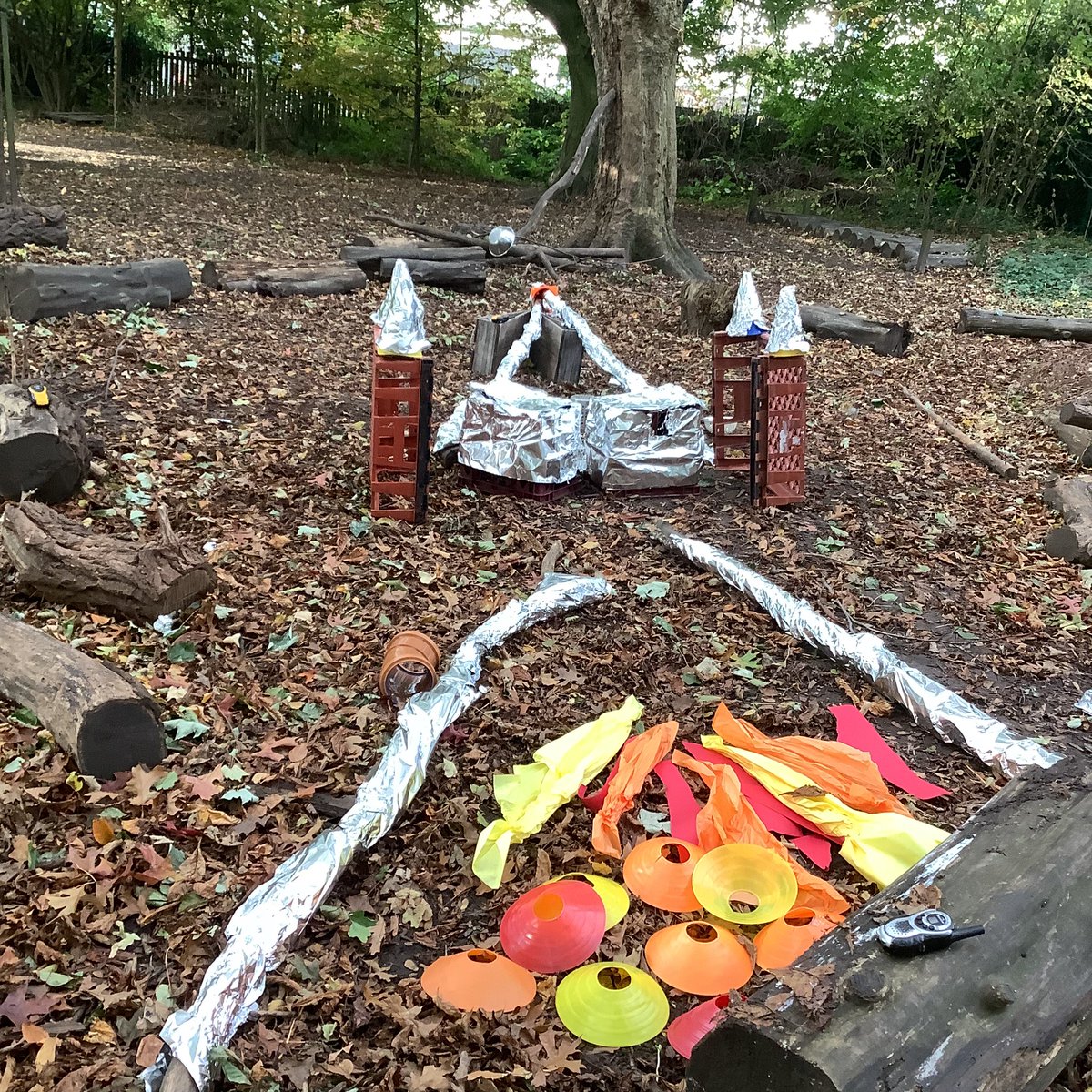 Something had crashed into the forest today in Bright Stars. The children investigated the area to see what it could be. Was it a spaceship or a rocket? What had happened to the aliens or astronauts? The children loved this and had lots of lovely ideas. #imaginativeplay #space