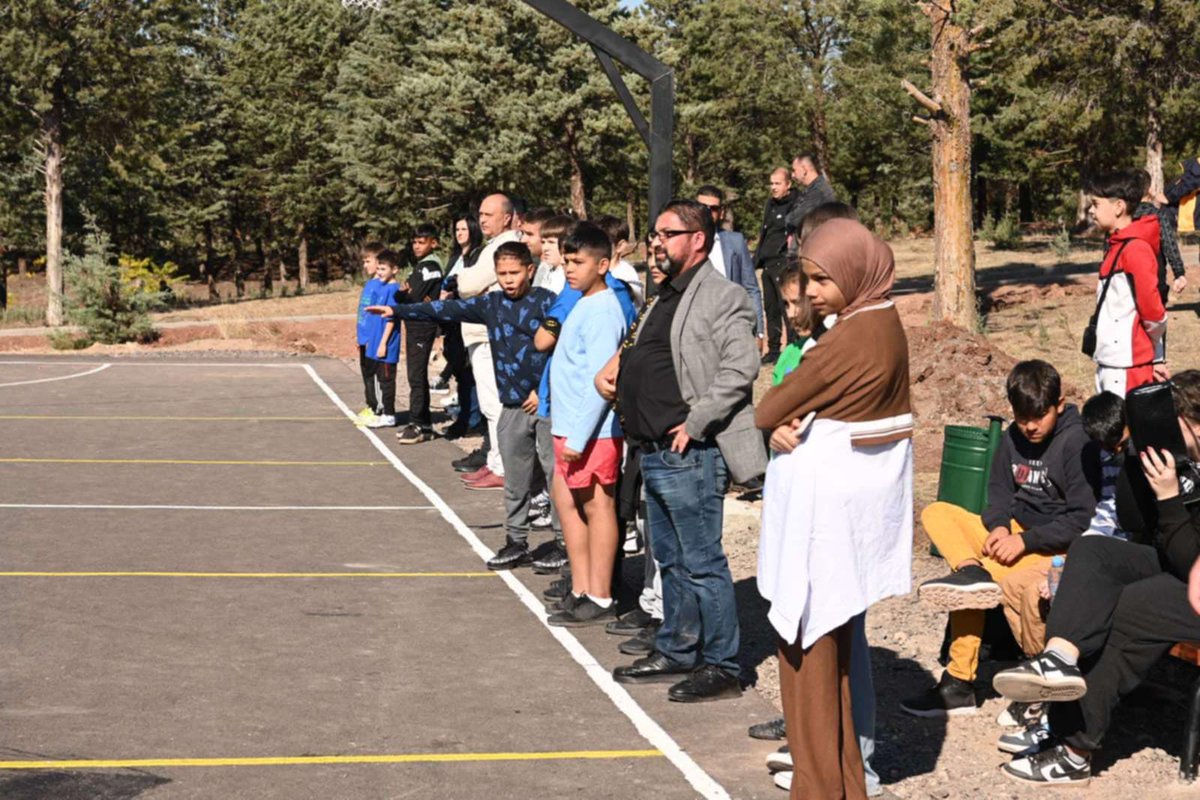 UNDPMK's tweet photo. Supported by #EU, in partnership with Municipality of #Stip, Roma returnees received certification for completion of primary education. Creating #Edu & #socialcohesion opportunities are vital for effective #RomaInclsuon & ensuring that #BackHomeIsBetter. https://t.co/ghbjm0xsF4